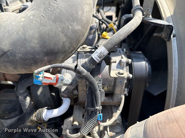 image for item ED5670 2019 Peterbilt 337 truck cab and chassis