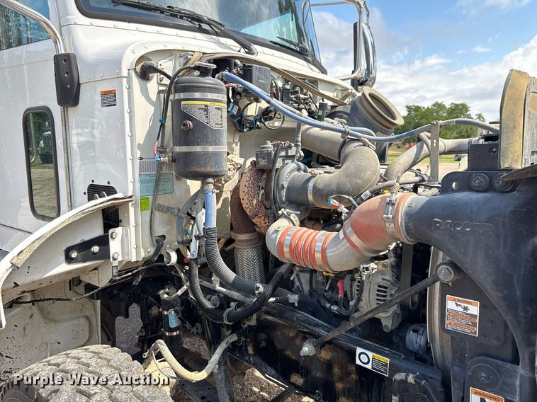 image for item ED5670 2019 Peterbilt 337 truck cab and chassis