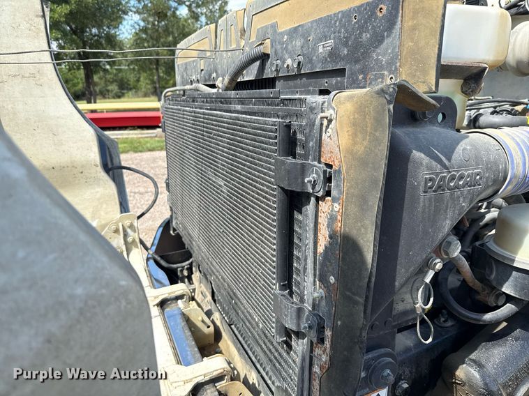 image for item ED5670 2019 Peterbilt 337 truck cab and chassis