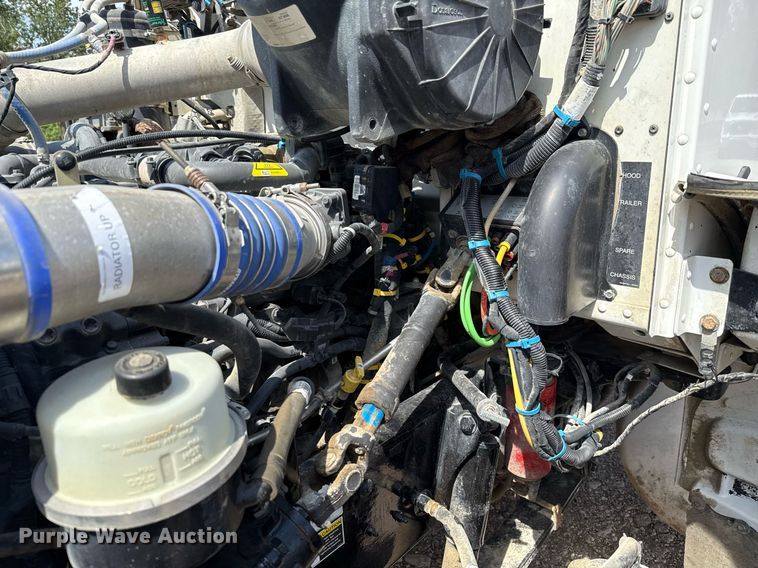 image for item ED5670 2019 Peterbilt 337 truck cab and chassis