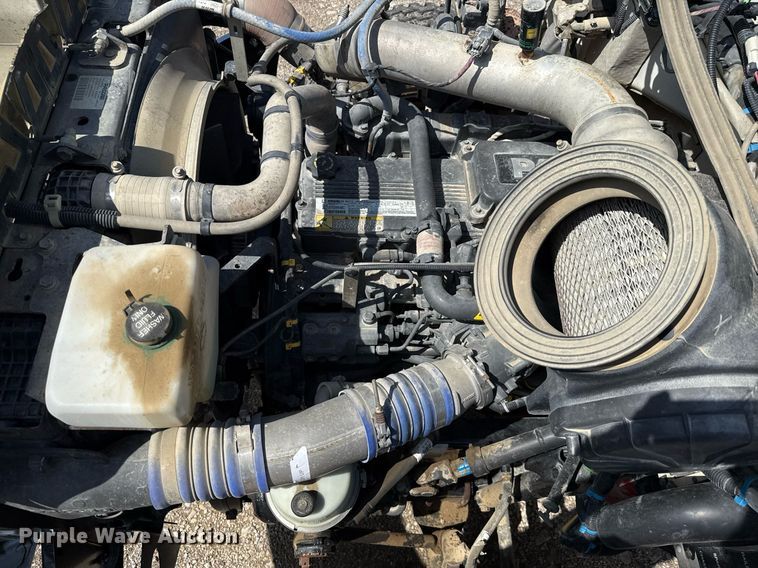 image for item ED5670 2019 Peterbilt 337 truck cab and chassis