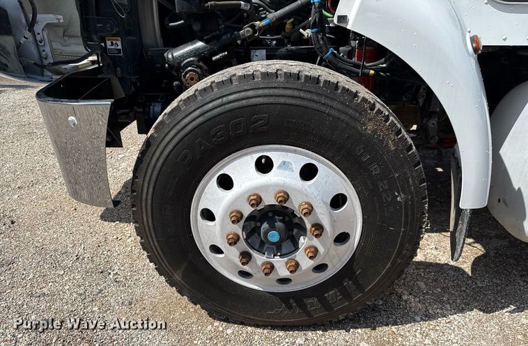 image for item ED5670 2019 Peterbilt 337 truck cab and chassis