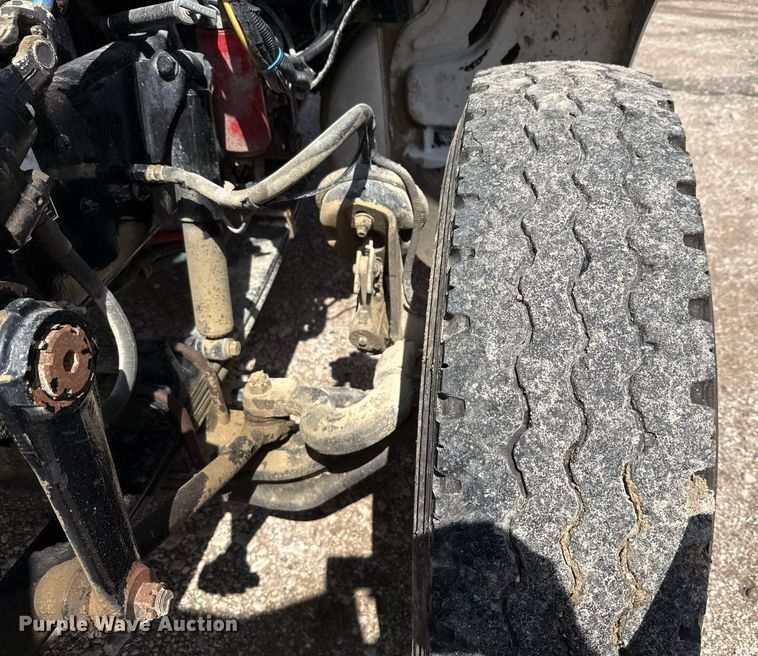 image for item ED5670 2019 Peterbilt 337 truck cab and chassis