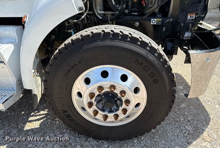 image for item ED5670 2019 Peterbilt 337 truck cab and chassis