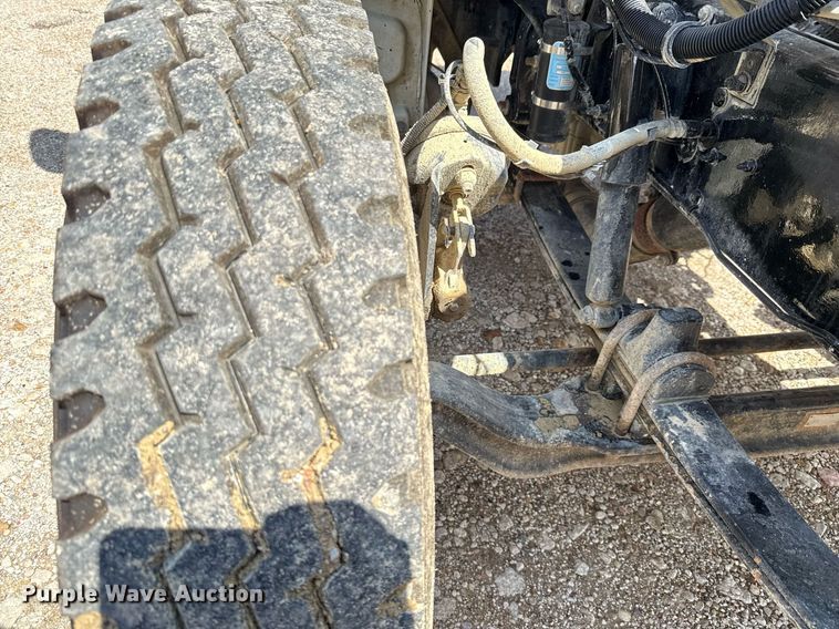 image for item ED5670 2019 Peterbilt 337 truck cab and chassis