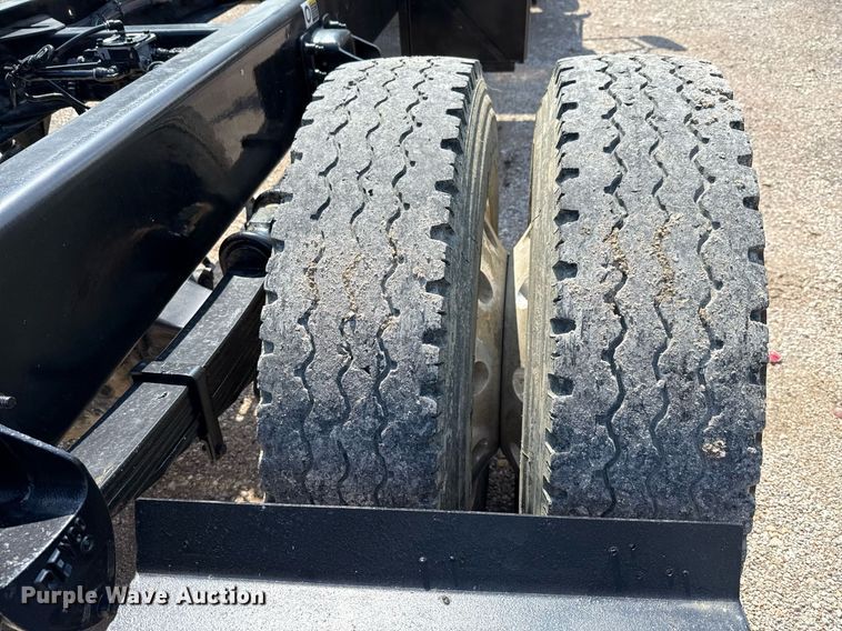 image for item ED5670 2019 Peterbilt 337 truck cab and chassis