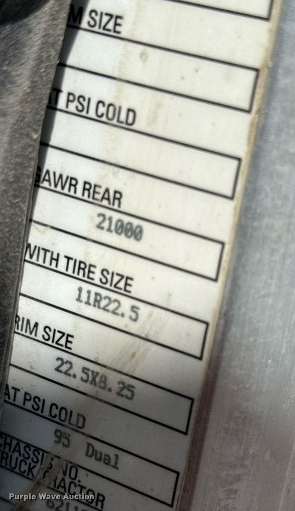 image for item ED5670 2019 Peterbilt 337 truck cab and chassis