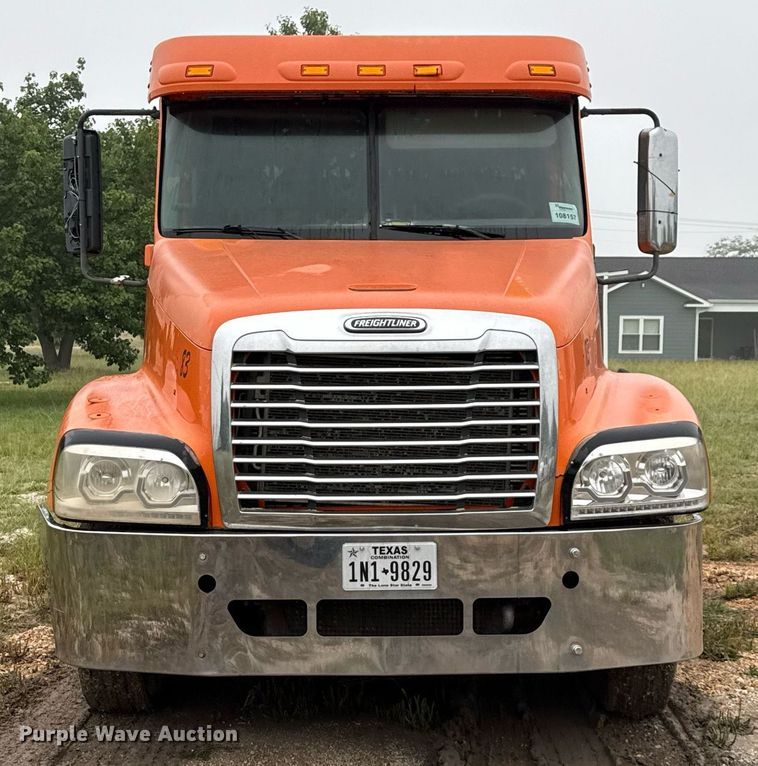 image for item ED5671 2005 Freightliner Century Class semi truck