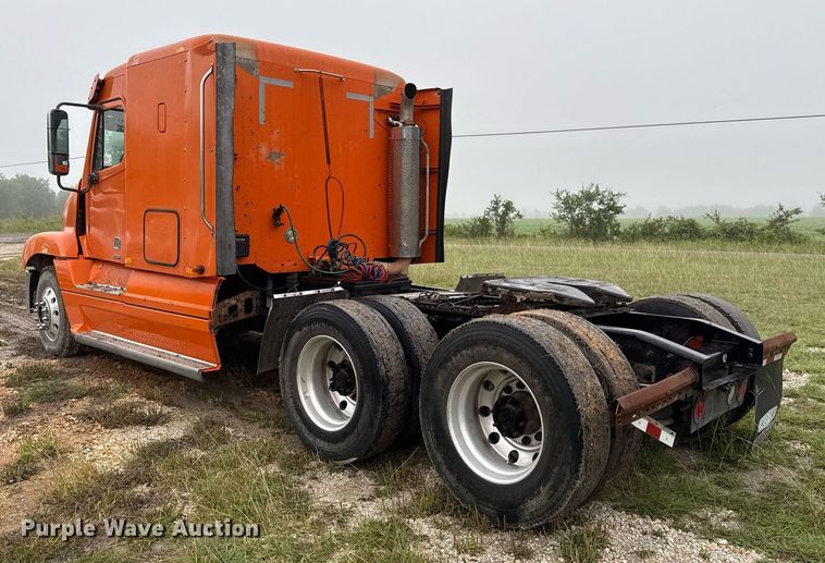 image for item ED5671 2005 Freightliner Century Class semi truck