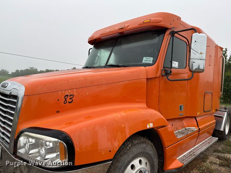 image for item ED5671 2005 Freightliner Century Class semi truck