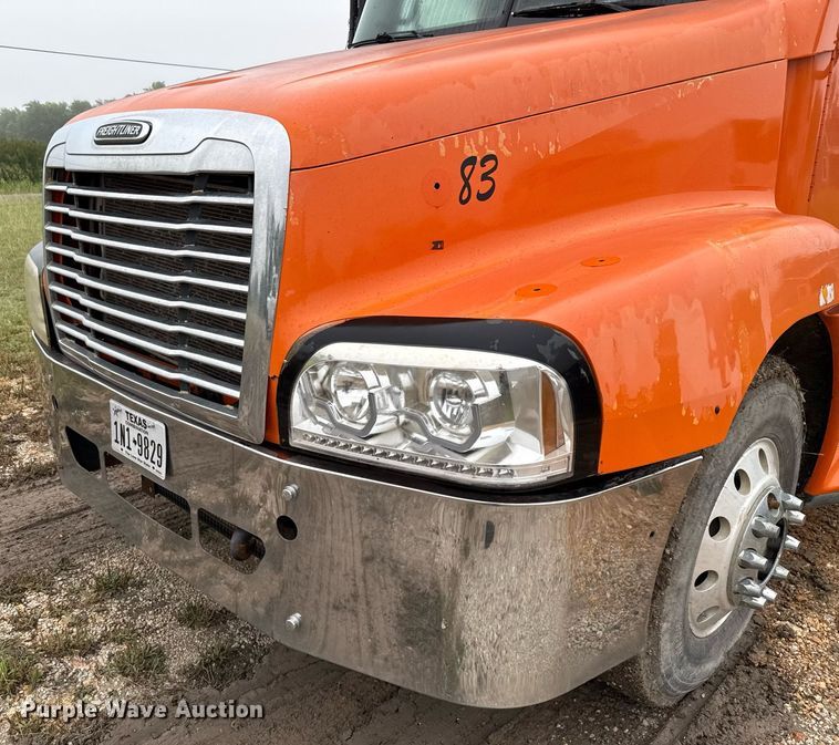 image for item ED5671 2005 Freightliner Century Class semi truck