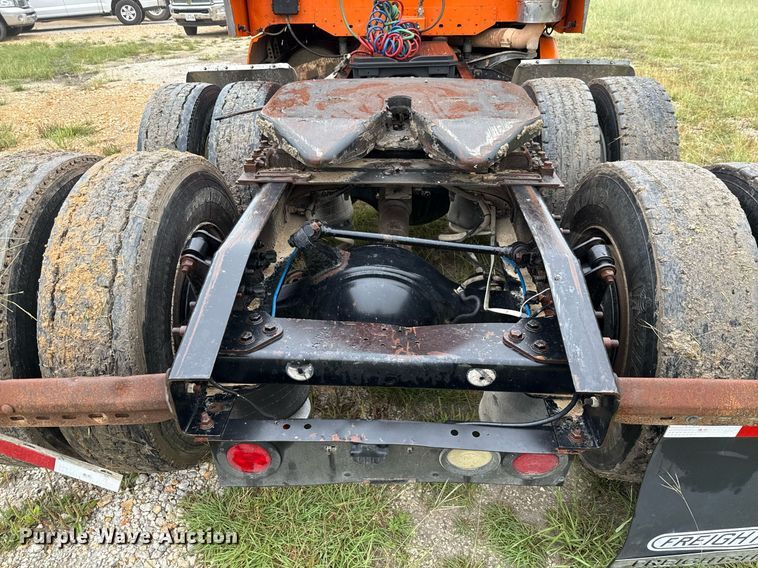 image for item ED5671 2005 Freightliner Century Class semi truck