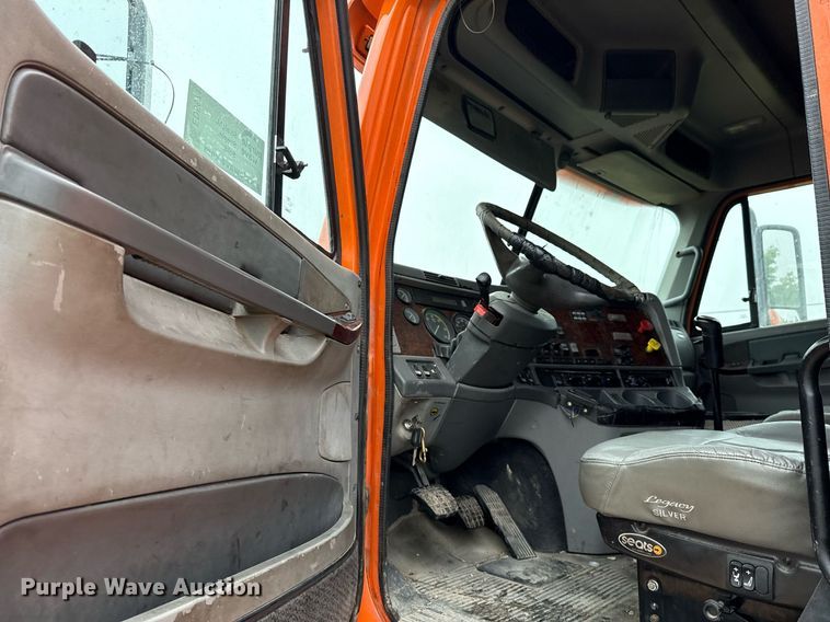 image for item ED5671 2005 Freightliner Century Class semi truck