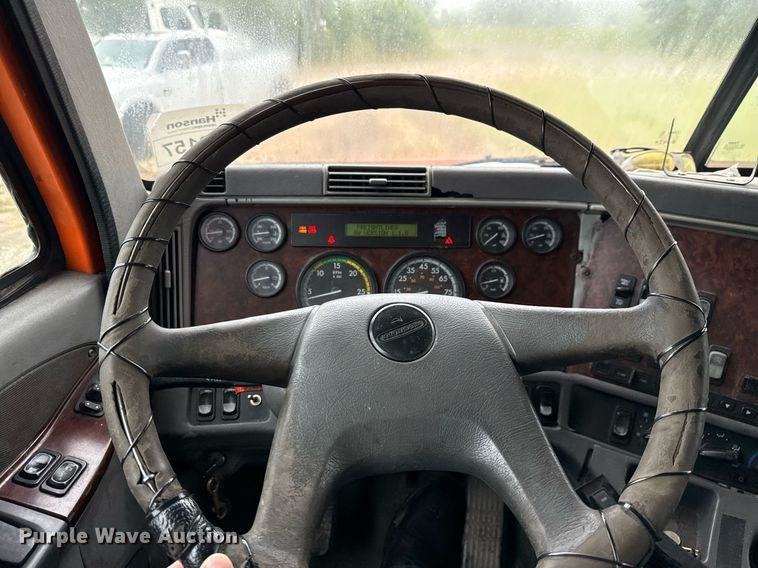 image for item ED5671 2005 Freightliner Century Class semi truck