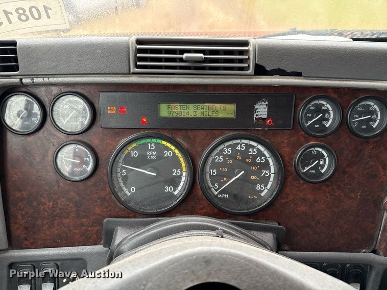 image for item ED5671 2005 Freightliner Century Class semi truck