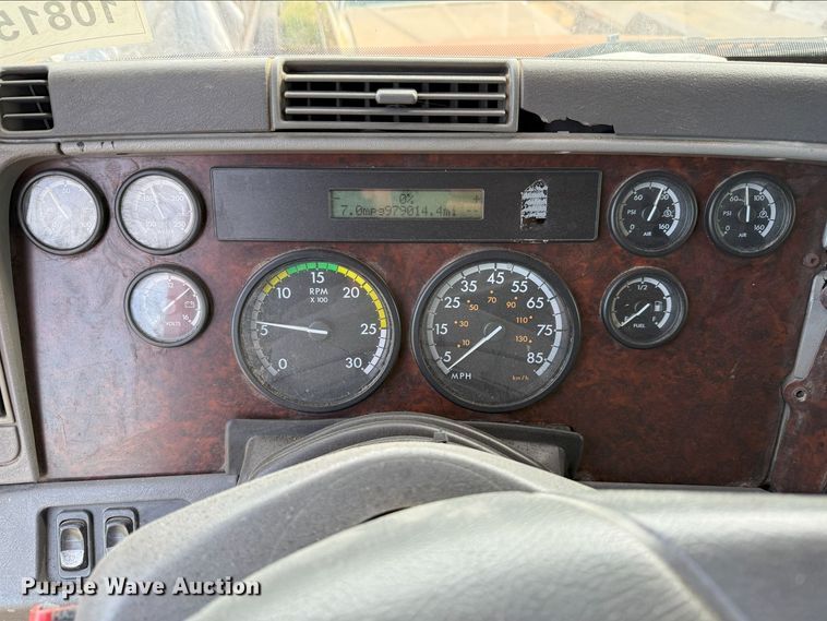 image for item ED5671 2005 Freightliner Century Class semi truck