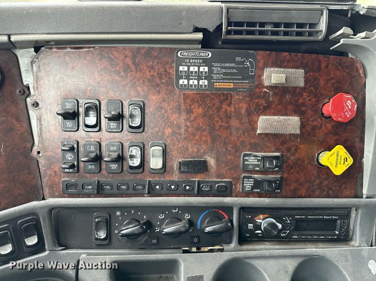 image for item ED5671 2005 Freightliner Century Class semi truck