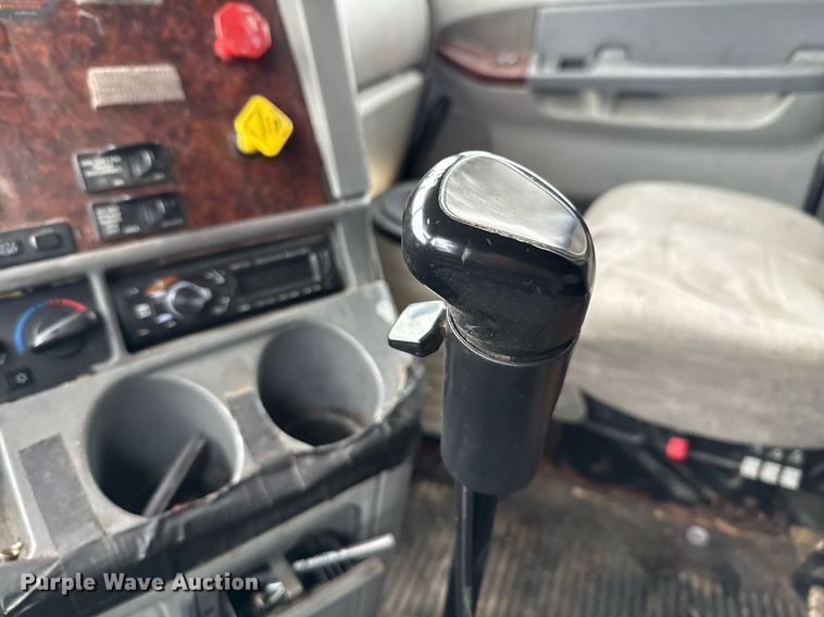 image for item ED5671 2005 Freightliner Century Class semi truck