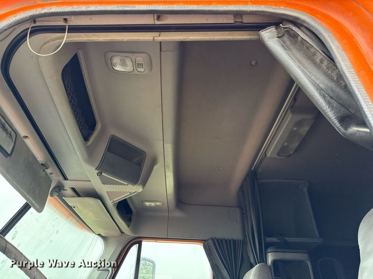 image for item ED5671 2005 Freightliner Century Class semi truck