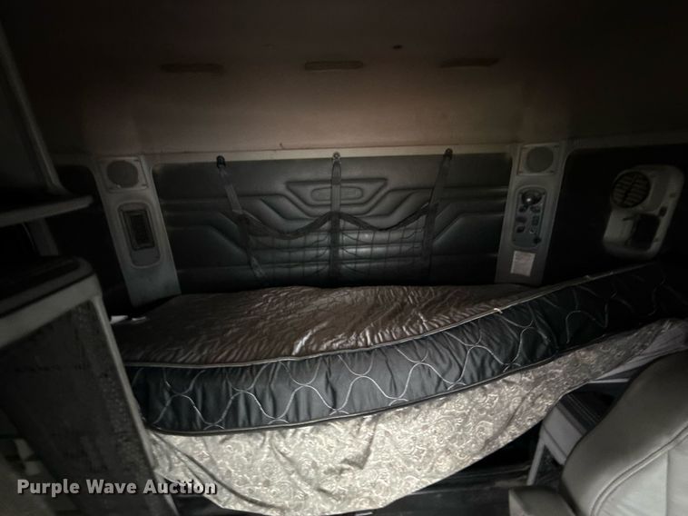 image for item ED5671 2005 Freightliner Century Class semi truck