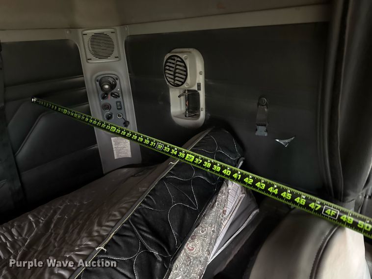 image for item ED5671 2005 Freightliner Century Class semi truck