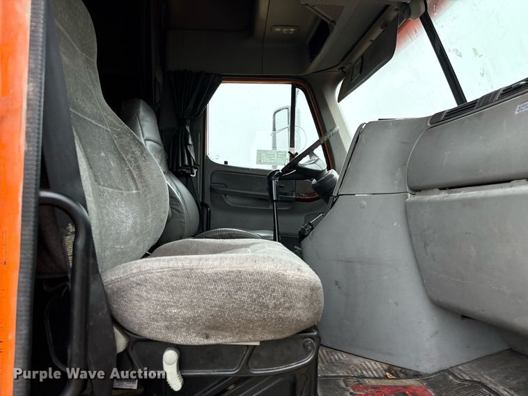 image for item ED5671 2005 Freightliner Century Class semi truck