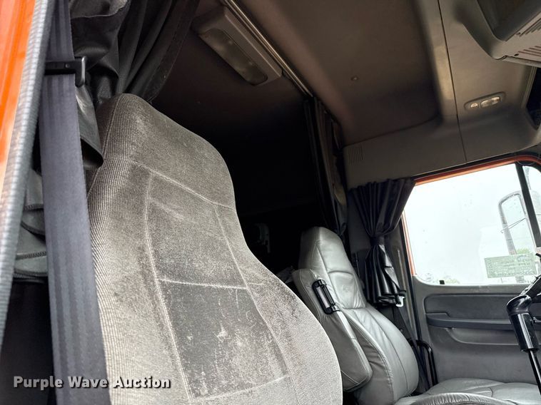 image for item ED5671 2005 Freightliner Century Class semi truck