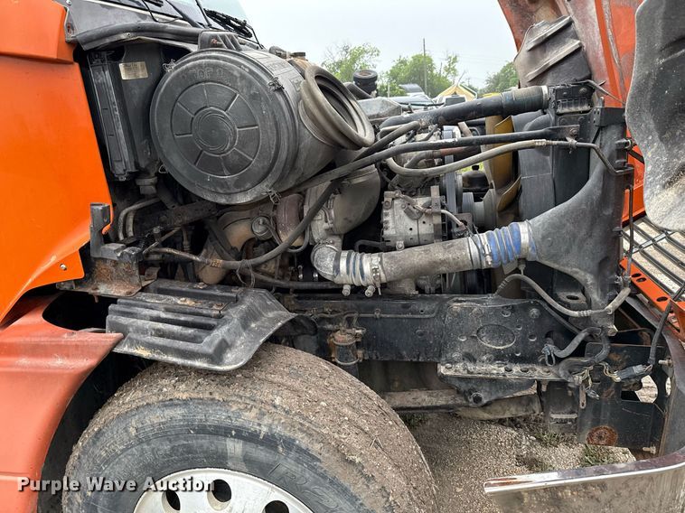 image for item ED5671 2005 Freightliner Century Class semi truck