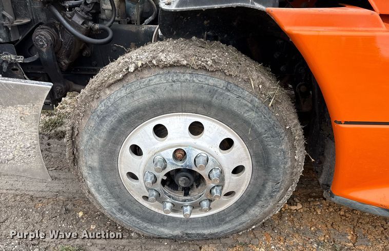 image for item ED5671 2005 Freightliner Century Class semi truck