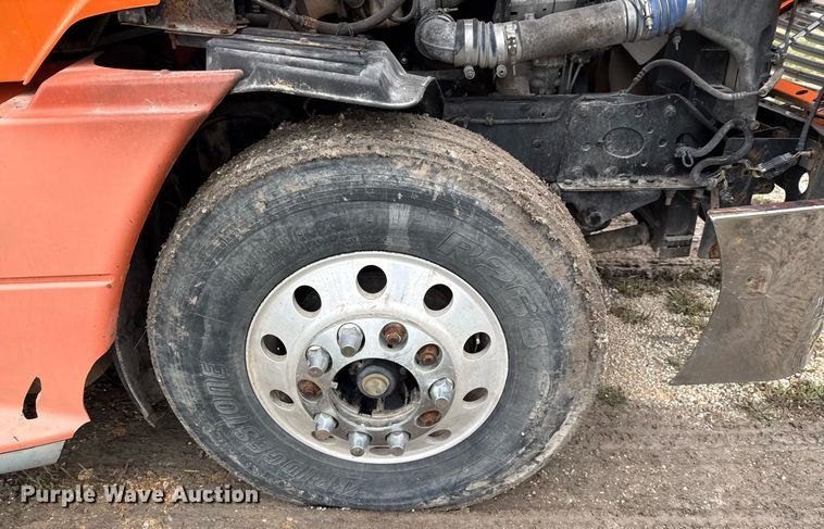 image for item ED5671 2005 Freightliner Century Class semi truck