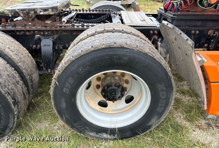 image for item ED5671 2005 Freightliner Century Class semi truck