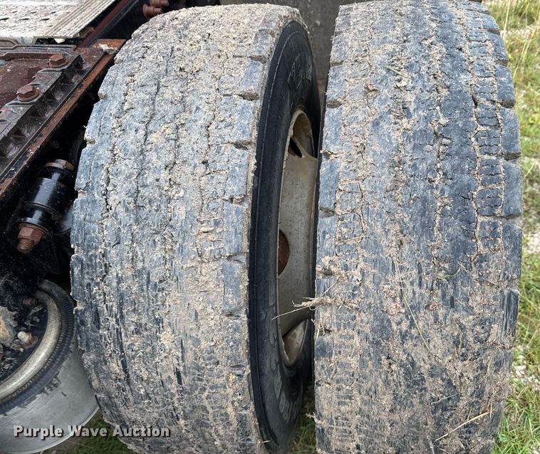 image for item ED5671 2005 Freightliner Century Class semi truck