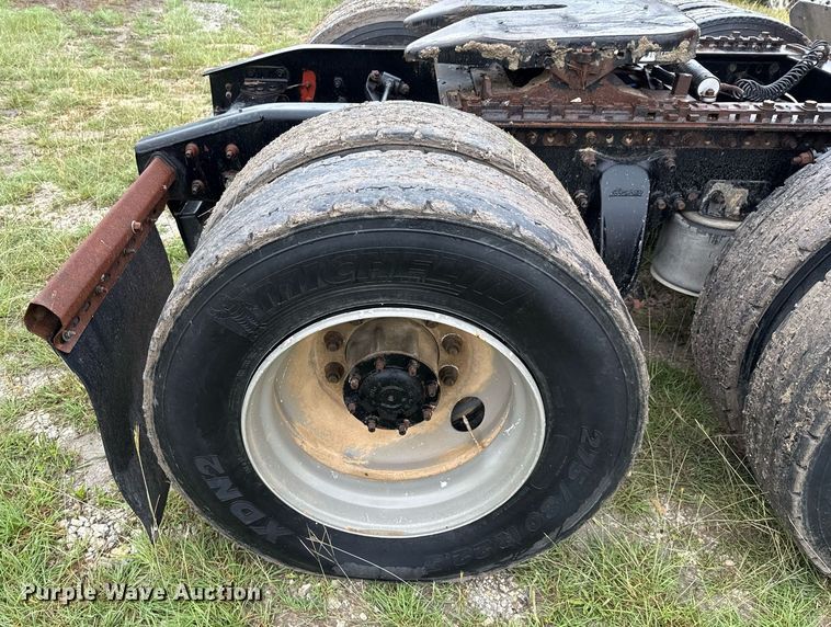 image for item ED5671 2005 Freightliner Century Class semi truck