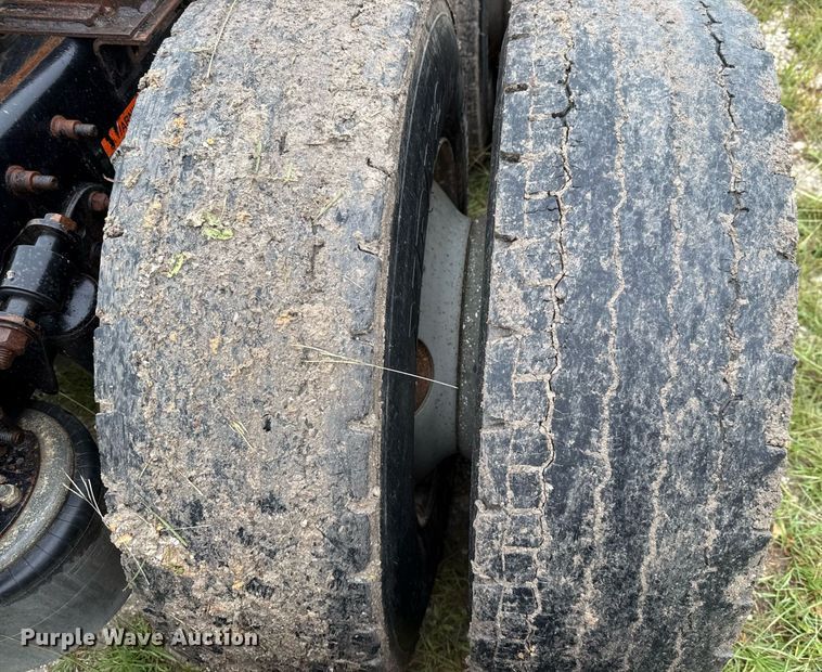 image for item ED5671 2005 Freightliner Century Class semi truck