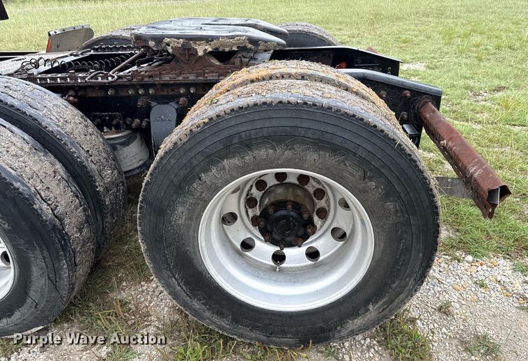 image for item ED5671 2005 Freightliner Century Class semi truck