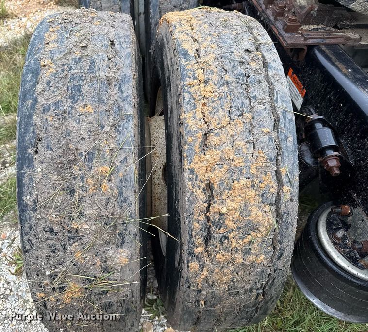 image for item ED5671 2005 Freightliner Century Class semi truck