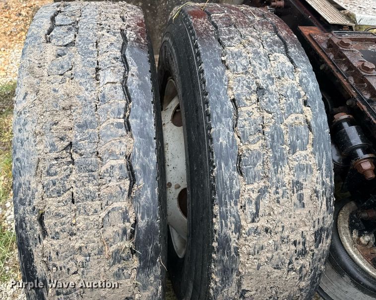 image for item ED5671 2005 Freightliner Century Class semi truck