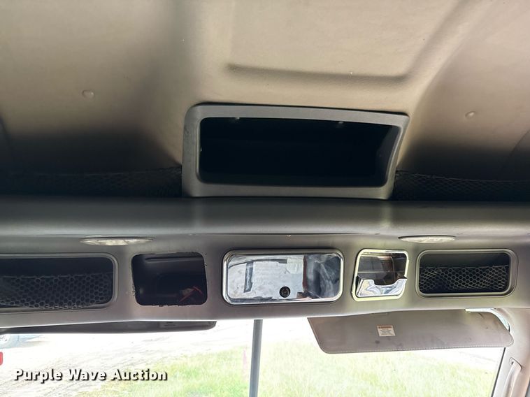 image for item ED5672 2013 Freightliner Cascadia semi truck