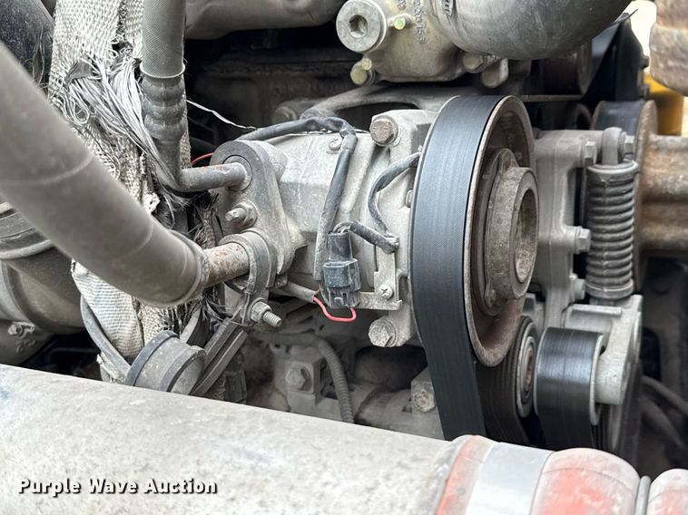 image for item ED5672 2013 Freightliner Cascadia semi truck