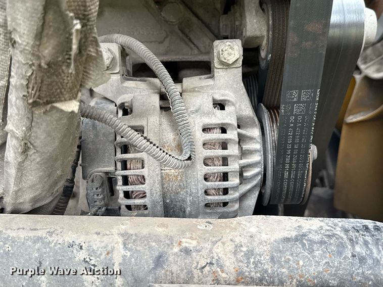 image for item ED5672 2013 Freightliner Cascadia semi truck