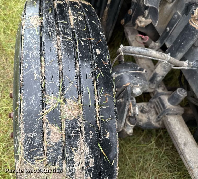 image for item ED5672 2013 Freightliner Cascadia semi truck