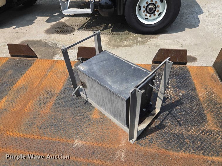 image for item EF1479 Morgan flatbed