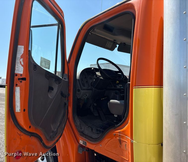 image for item EF3117 2013 Freightliner Business Class M2 box truck