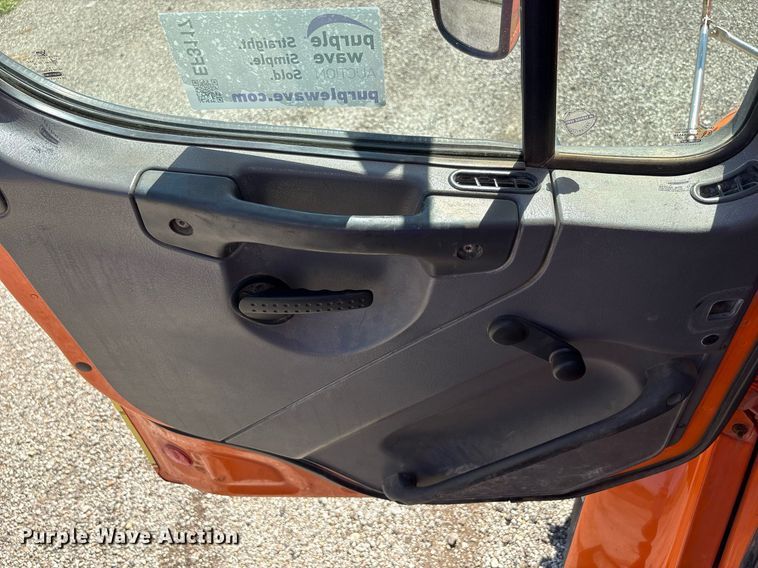 image for item EF3117 2013 Freightliner Business Class M2 box truck