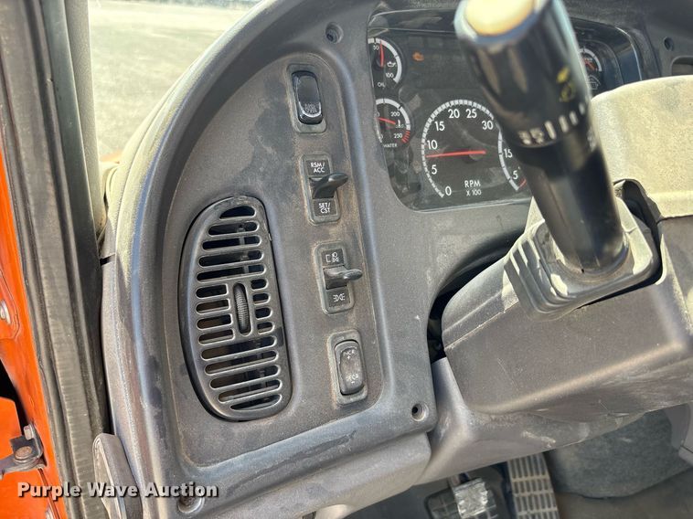 image for item EF3117 2013 Freightliner Business Class M2 box truck