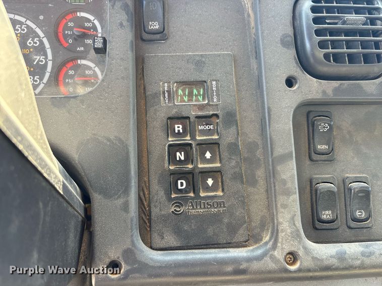 image for item EF3117 2013 Freightliner Business Class M2 box truck