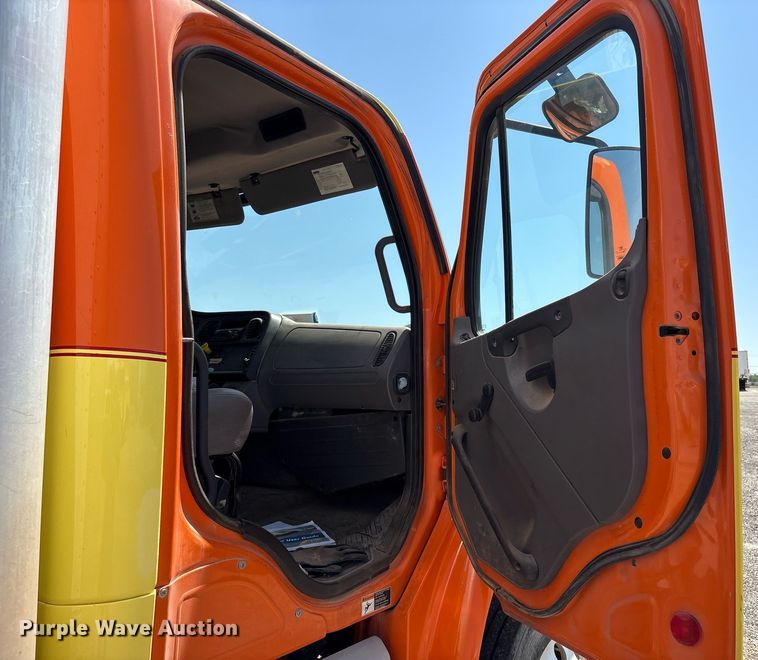 image for item EF3117 2013 Freightliner Business Class M2 box truck