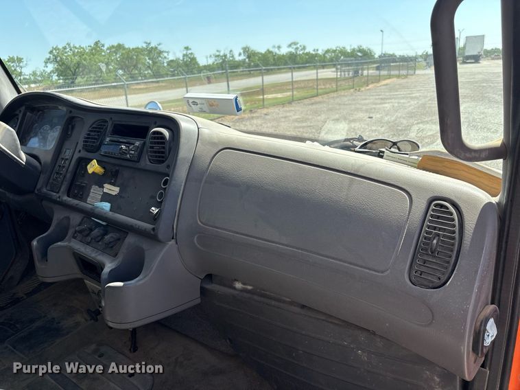 image for item EF3117 2013 Freightliner Business Class M2 box truck