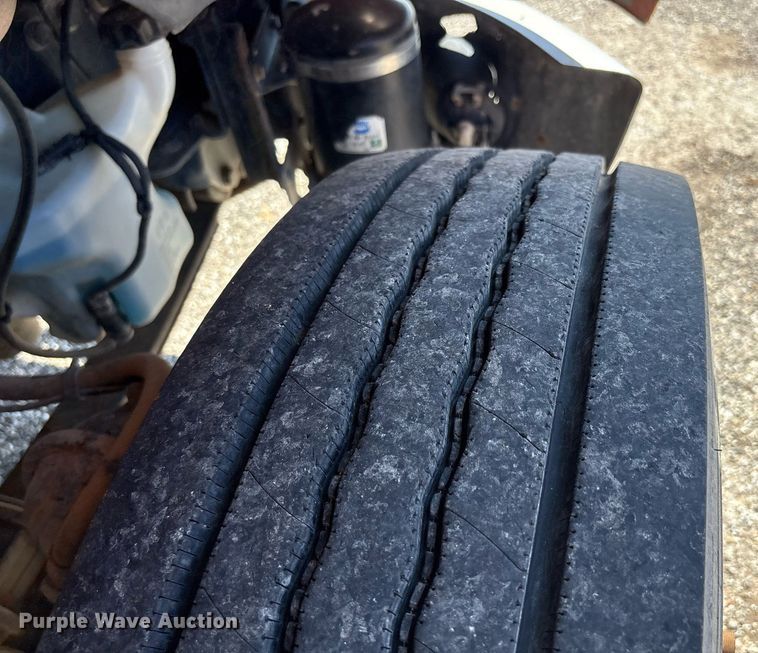 image for item EF3117 2013 Freightliner Business Class M2 box truck