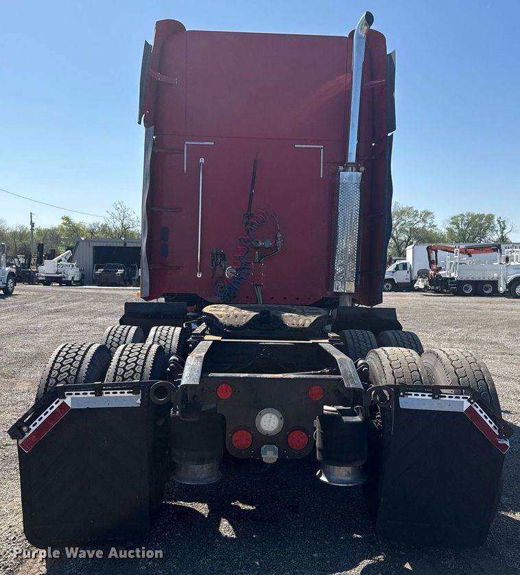 image for item EG5759 2006 Freightliner Columbia semi truck